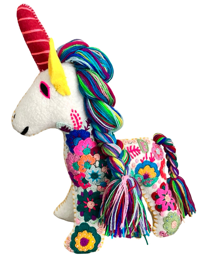 Embroidered felt unicorns - FolkProject