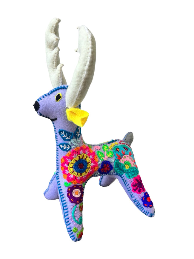 Embroidered felt deer - FolkProject