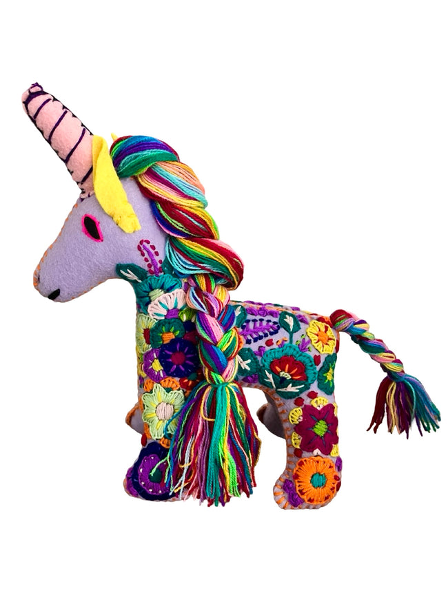 Embroidered felt unicorns - FolkProject