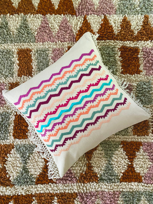 Emilia pillow spring - FolkProject