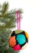 Embroidered felt ball black leaves - Folk Project